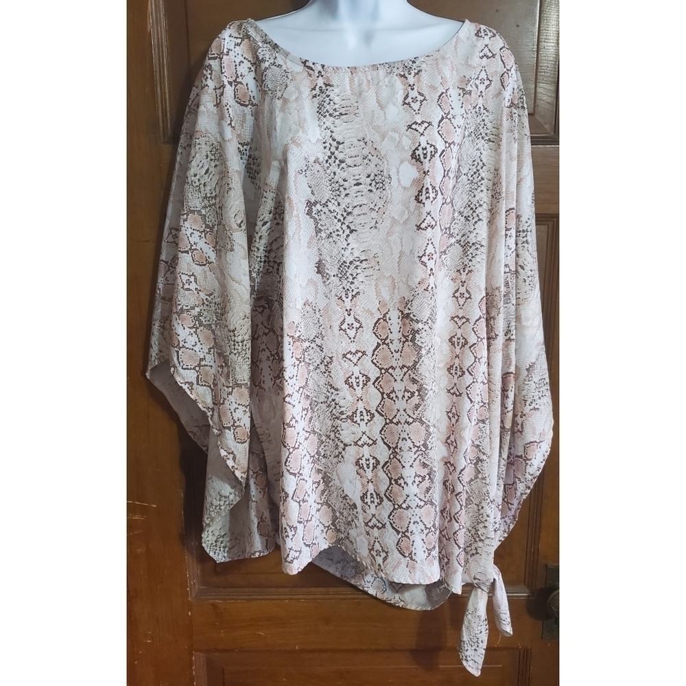 Zac & Rachel Woman Boxy Asymetrical Top